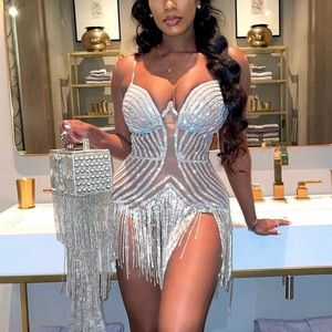 Didn’t get here on time for me to wear it for my birthday and never worn.